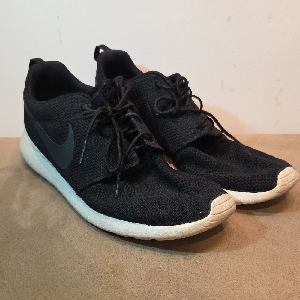 Nike Roshe Run Men's Black Anthracite Sail Sneakers (Size 12)